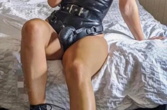 Blonde sodomisatrice d'Amien disponible pour séances BDSM hard d'humiliations