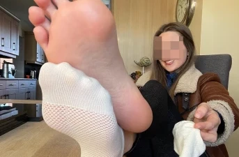 Money miss rennaise cherche un clebs fétichiste de chaussettes sales